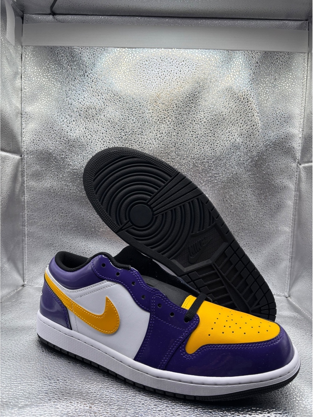 Air Jordan 1 low SE lakers
